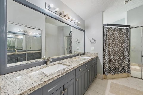 House in Lake Worth, Florida 3 bedrooms, 135.36 sq.m. № 2260506 - photo 13