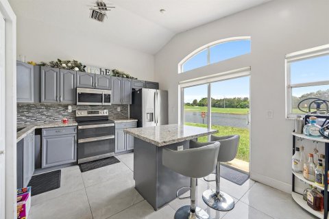House in Lake Worth, Florida 3 bedrooms, 135.36 sq.m. № 2260506 - photo 6