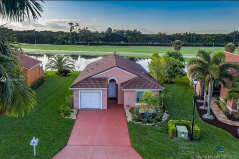 House in Lake Worth, Florida 3 bedrooms, 135.36 sq.m. № 2260506