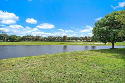 House in Lake Worth, Florida 3 bedrooms, 135.36 sq.m. № 2260506 - photo 19