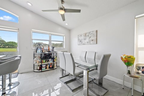 House in Lake Worth, Florida 3 bedrooms, 135.36 sq.m. № 2260506 - photo 4