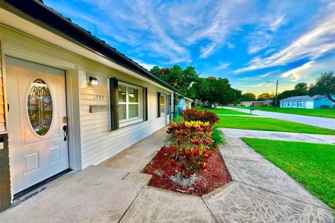 House in Melbourne, Florida 5 bedrooms, 205.13 sq.m. № 2324107 - photo 3