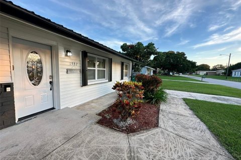 House in Melbourne, Florida 5 bedrooms, 205.13 sq.m. № 2324107 - photo 5