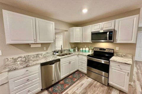 House in Melbourne, Florida 5 bedrooms, 205.13 sq.m. № 2324107 - photo 18