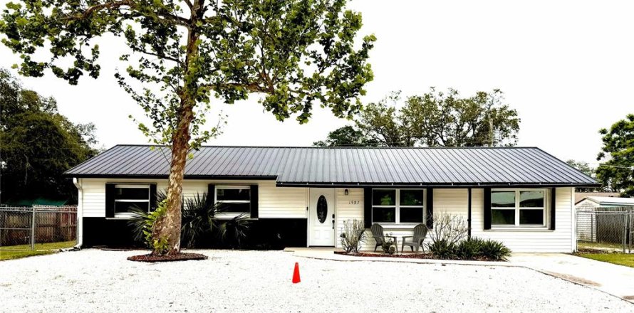 House in Melbourne, Florida 5 bedrooms, 205.13 sq.m. № 2324107