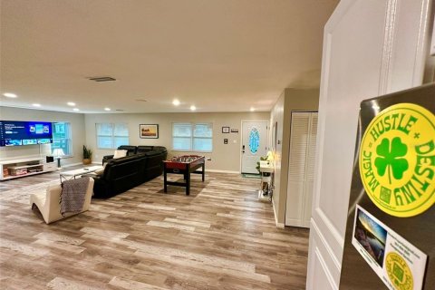 House in Melbourne, Florida 5 bedrooms, 205.13 sq.m. № 2324107 - photo 6