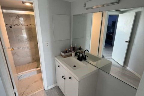 Condominio en alquiler en Aventura, Florida, 2 dormitorios, 100.43 m2 № 2031716 - foto 5