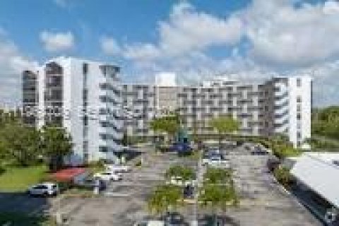 Condominio en alquiler en Aventura, Florida, 2 dormitorios, 100.43 m2 № 2031716 - foto 1