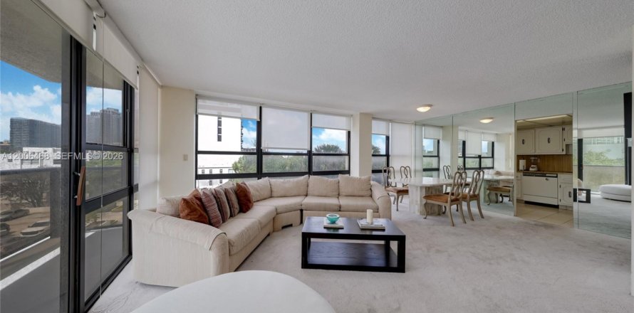 Condo in Miami, Florida, 2 bedrooms № 2090356