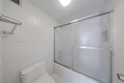 Condo in Miami, Florida, 2 bedrooms № 2090356 - photo 12