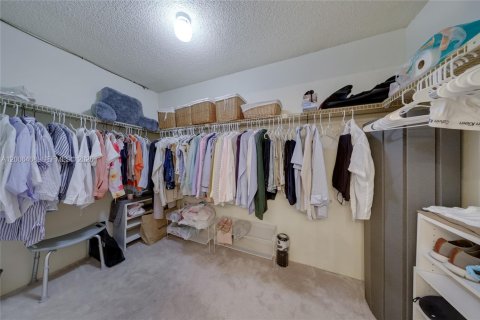 Condo in Miami, Florida, 2 bedrooms № 2090356 - photo 10
