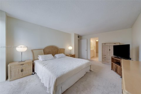 Condo in Miami, Florida, 2 bedrooms № 2090356 - photo 8