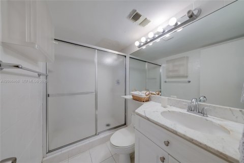 Condo in Miami, Florida, 2 bedrooms № 2090356 - photo 15