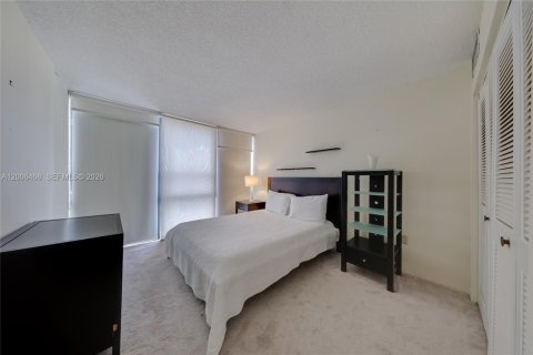 Condo in Miami, Florida, 2 bedrooms № 2090356 - photo 13