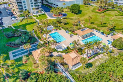 Condo in Riviera Beach, Florida, 2 bedrooms № 2332408 - photo 24