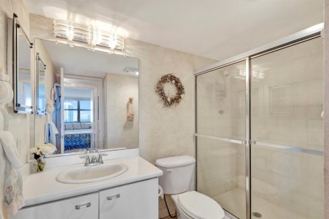 Condo in Riviera Beach, Florida, 2 bedrooms № 2332408 - photo 29