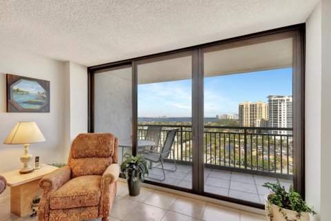 Condo in Riviera Beach, Florida, 2 bedrooms № 2332408 - photo 5