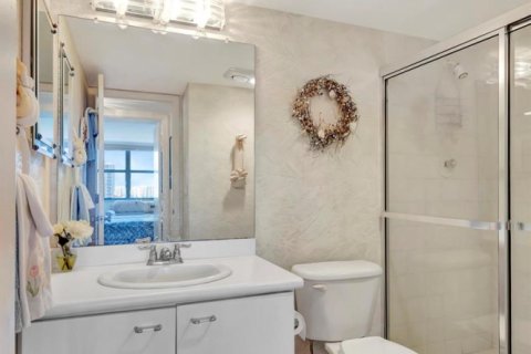 Condo in Riviera Beach, Florida, 2 bedrooms № 2332408 - photo 30