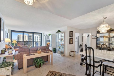 Condo in Riviera Beach, Florida, 2 bedrooms № 2332408 - photo 6