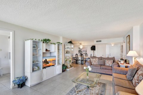 Condo in Riviera Beach, Florida, 2 bedrooms № 2332408 - photo 10