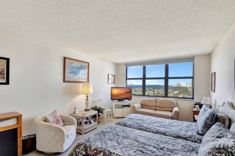 Condo in Riviera Beach, Florida, 2 bedrooms № 2332408 - photo 25