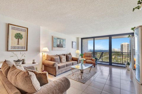 Condo in Riviera Beach, Florida, 2 bedrooms № 2332408 - photo 3