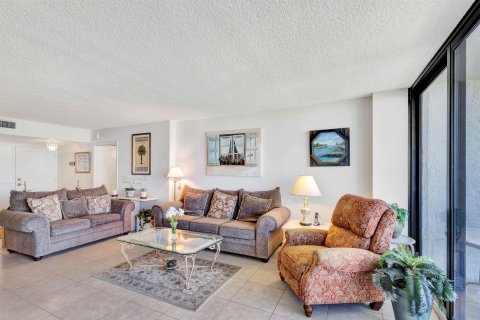 Condo in Riviera Beach, Florida, 2 bedrooms № 2332408 - photo 7