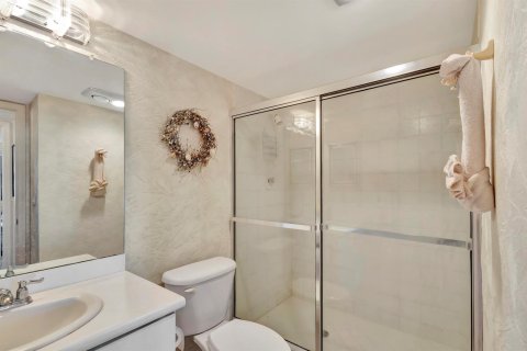 Condo in Riviera Beach, Florida, 2 bedrooms № 2332408 - photo 27