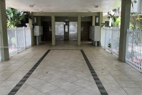 Condominio en venta en Miami, Florida, 1 dormitorio, 52.21 m2 № 2082862 - foto 2