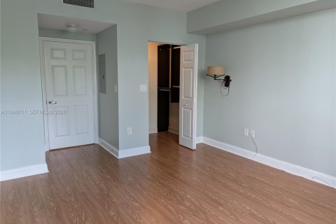 Condo in Plantation, Florida, 1 bedroom  № 2060556 - photo 8