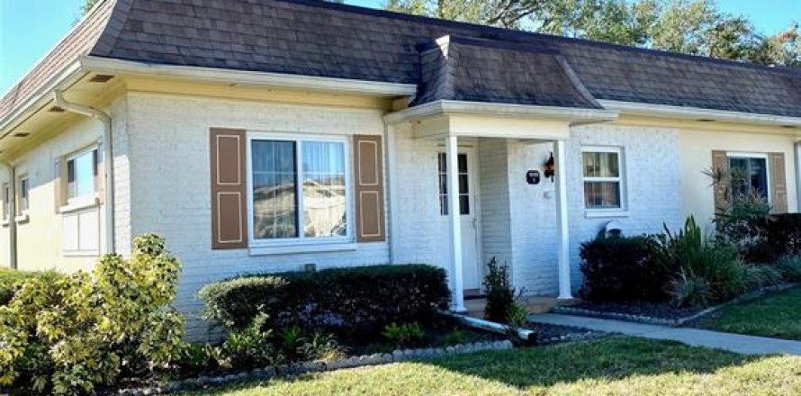 House in Clearwater, Florida 2 bedrooms, 130.06 sq.m. № 1529776