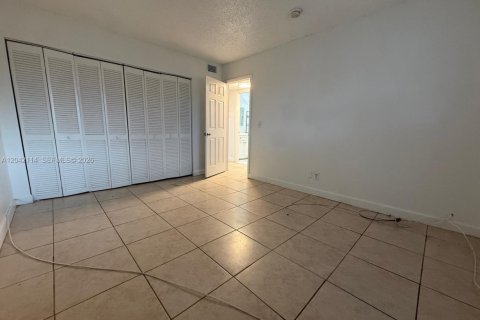 Condo in Margate, Florida, 2 bedrooms № 2254044 - photo 8