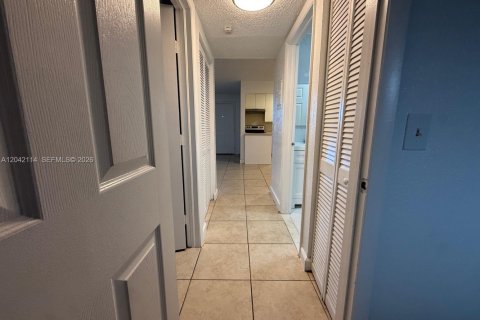 Condo in Margate, Florida, 2 bedrooms № 2254044 - photo 6