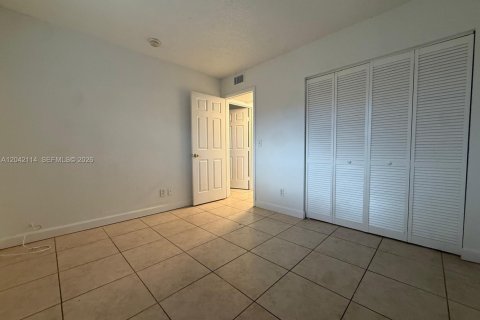Condo in Margate, Florida, 2 bedrooms № 2254044 - photo 7