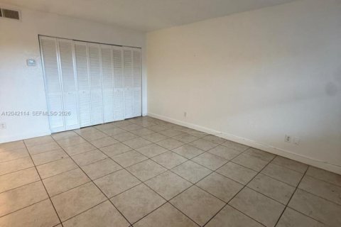 Condo in Margate, Florida, 2 bedrooms № 2254044 - photo 9