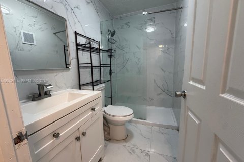 Condo in Margate, Florida, 2 bedrooms № 2254044 - photo 3