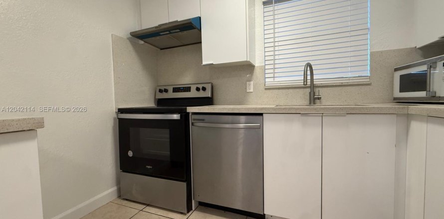 Condo in Margate, Florida, 2 bedrooms № 2254044