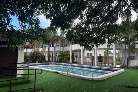 Condo in Margate, Florida, 2 bedrooms № 2254044 - photo 4