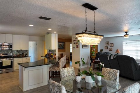 House in Haines City, Florida 3 bedrooms, 276.48 sq.m. № 1792287 - photo 12