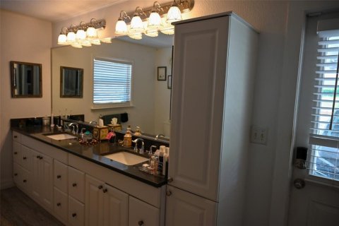 House in Haines City, Florida 3 bedrooms, 276.48 sq.m. № 1792287 - photo 23
