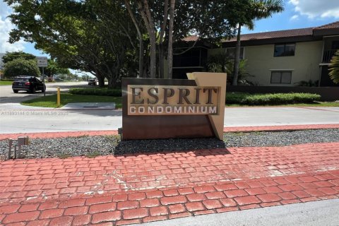 Copropriété à vendre à Miami, Floride: 2 chambres, 108.6 m2 № 1946777 - photo 1