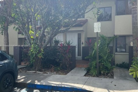 Copropriété à vendre à Miami, Floride: 2 chambres, 108.6 m2 № 1946777 - photo 4