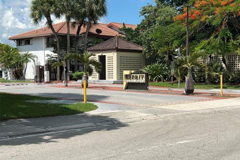 Copropriété à vendre à Miami, Floride: 2 chambres, 108.6 m2 № 1946777 - photo 2