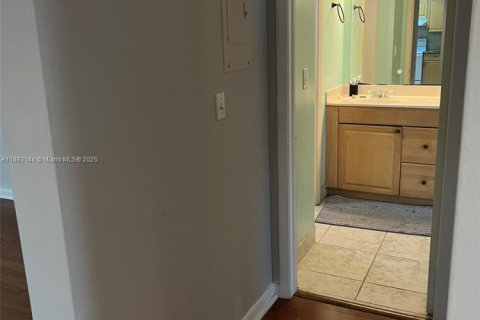 Copropriété à vendre à Miami, Floride: 2 chambres, 108.6 m2 № 1946777 - photo 12
