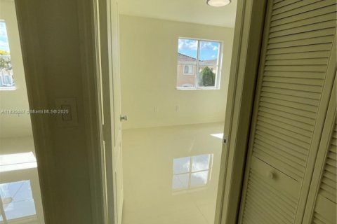 Townhouse in Hialeah, Florida 3 bedrooms, 128.86 sq.m. № 1818092 - photo 15