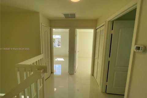 Townhouse in Hialeah, Florida 3 bedrooms, 128.86 sq.m. № 1818092 - photo 17