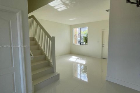 Townhouse in Hialeah, Florida 3 bedrooms, 128.86 sq.m. № 1818092 - photo 22