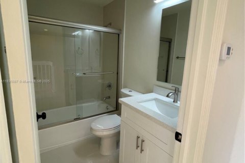 Townhouse in Hialeah, Florida 3 bedrooms, 128.86 sq.m. № 1818092 - photo 14
