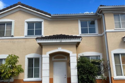 Townhouse in Hialeah, Florida 3 bedrooms, 128.86 sq.m. № 1818092 - photo 1
