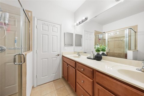 Adosado en venta en Miami, Florida, 4 dormitorios, 174.28 m2 № 1985724 - foto 18